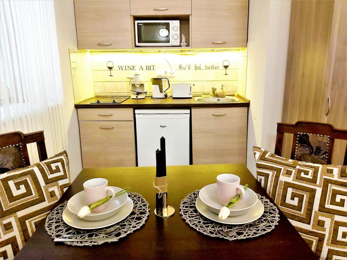 דירות Nora Studio Apartman - אגר מראה חיצוני תמונה