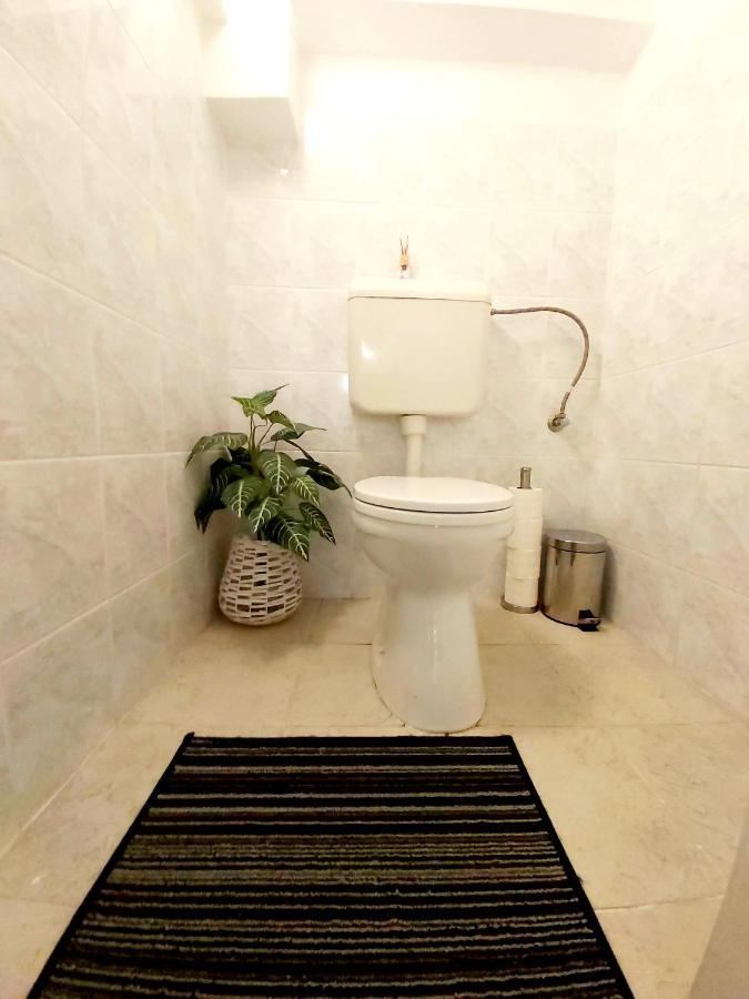 דירות Nora Studio Apartman - אגר מראה חיצוני תמונה