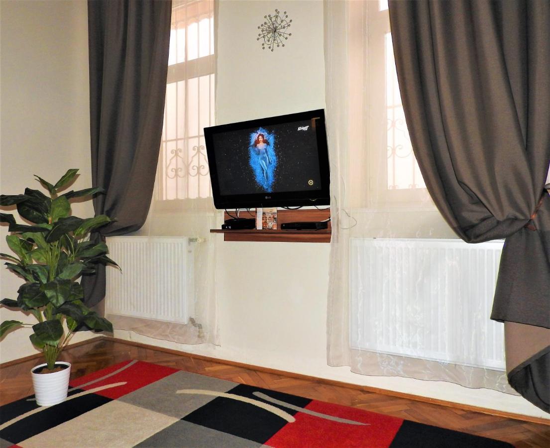 דירות Nora Studio Apartman - אגר מראה חיצוני תמונה