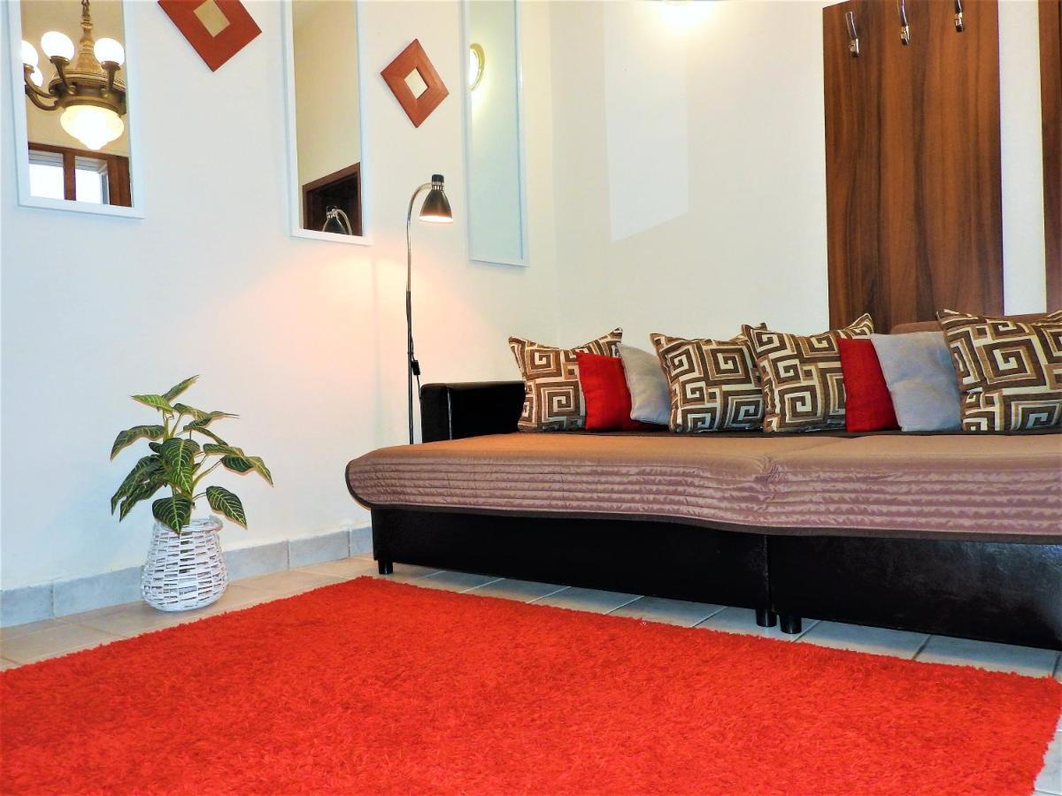 דירות Nora Studio Apartman - אגר מראה חיצוני תמונה