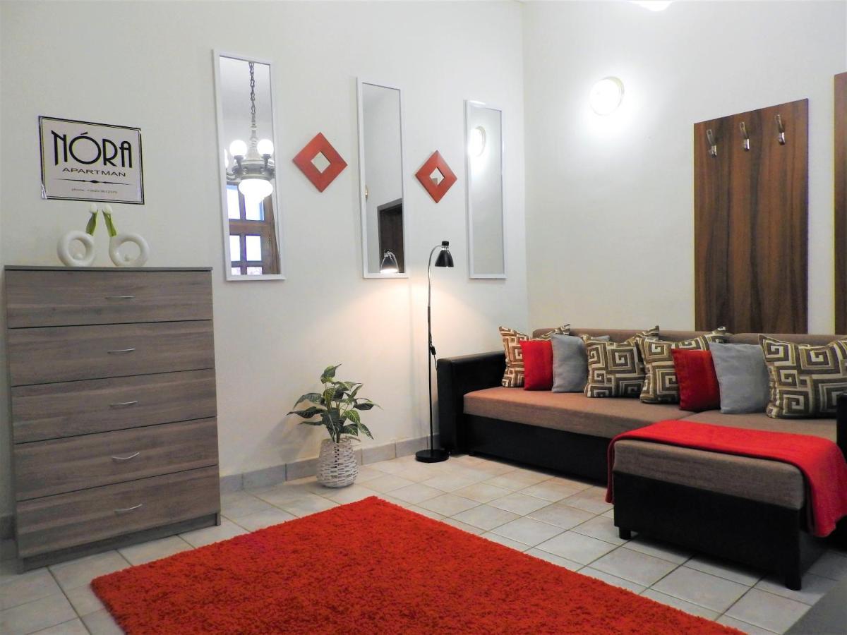 דירות Nora Studio Apartman - אגר מראה חיצוני תמונה